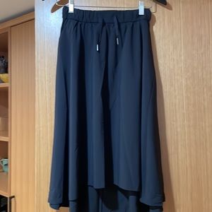 Lululemon skirt size 4 black never worn